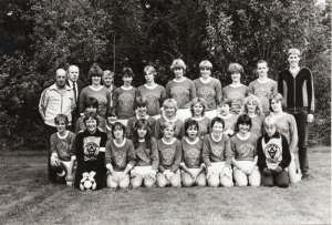 F5321 Voetbalvereniging Ratti - Damesteams (ca 1981)